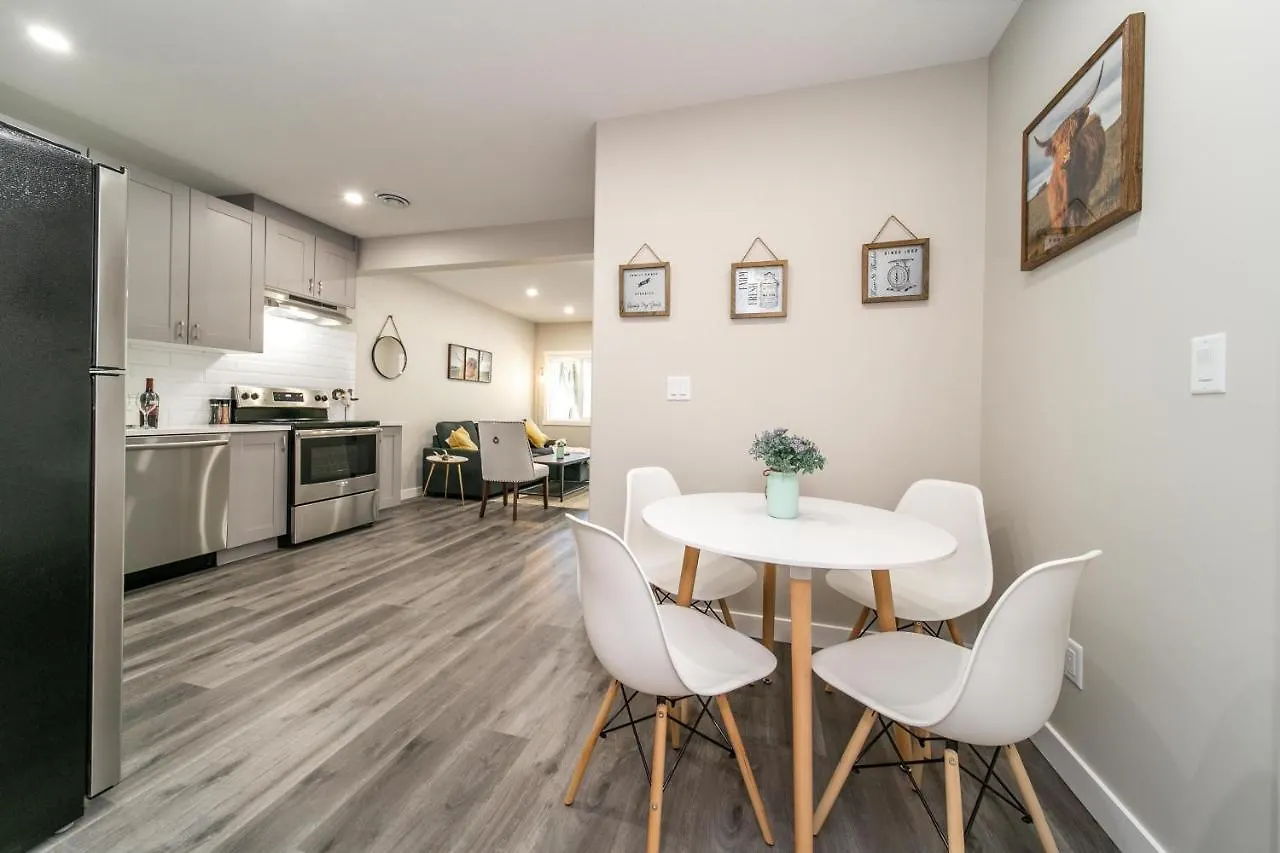 Modern Oasis Guest Suite I Walk Out Patio I Wem I Wifi! Edmonton 0*,  Canada