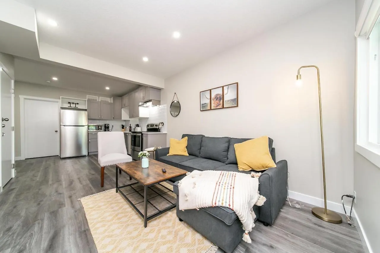 Villa Modern Oasis Guest Suite I Walk Out Patio I Wem I Wifi! Edmonton