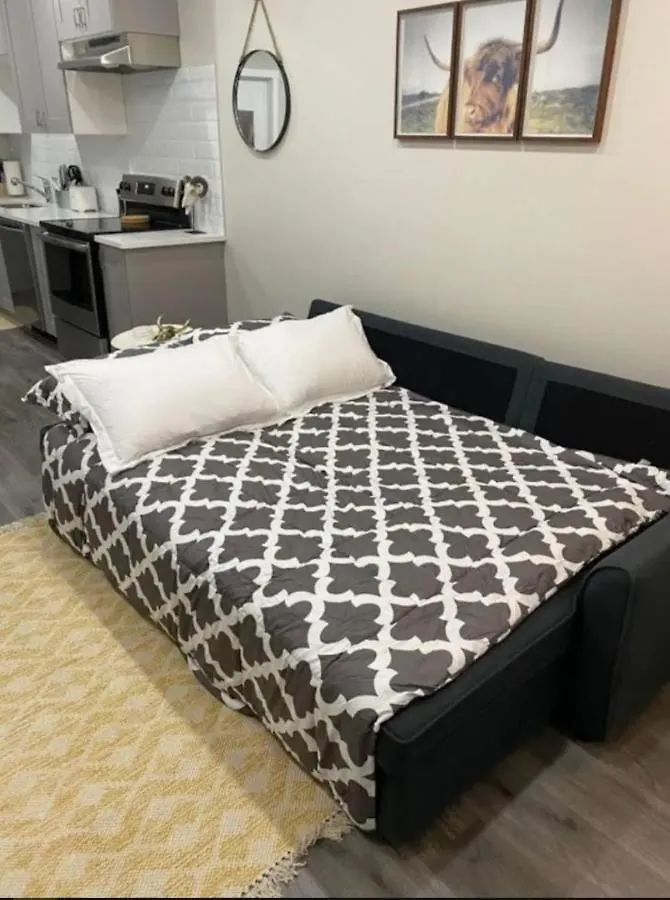 Modern Oasis Guest Suite I Walk Out Patio I Wem I Wifi! Edmonton